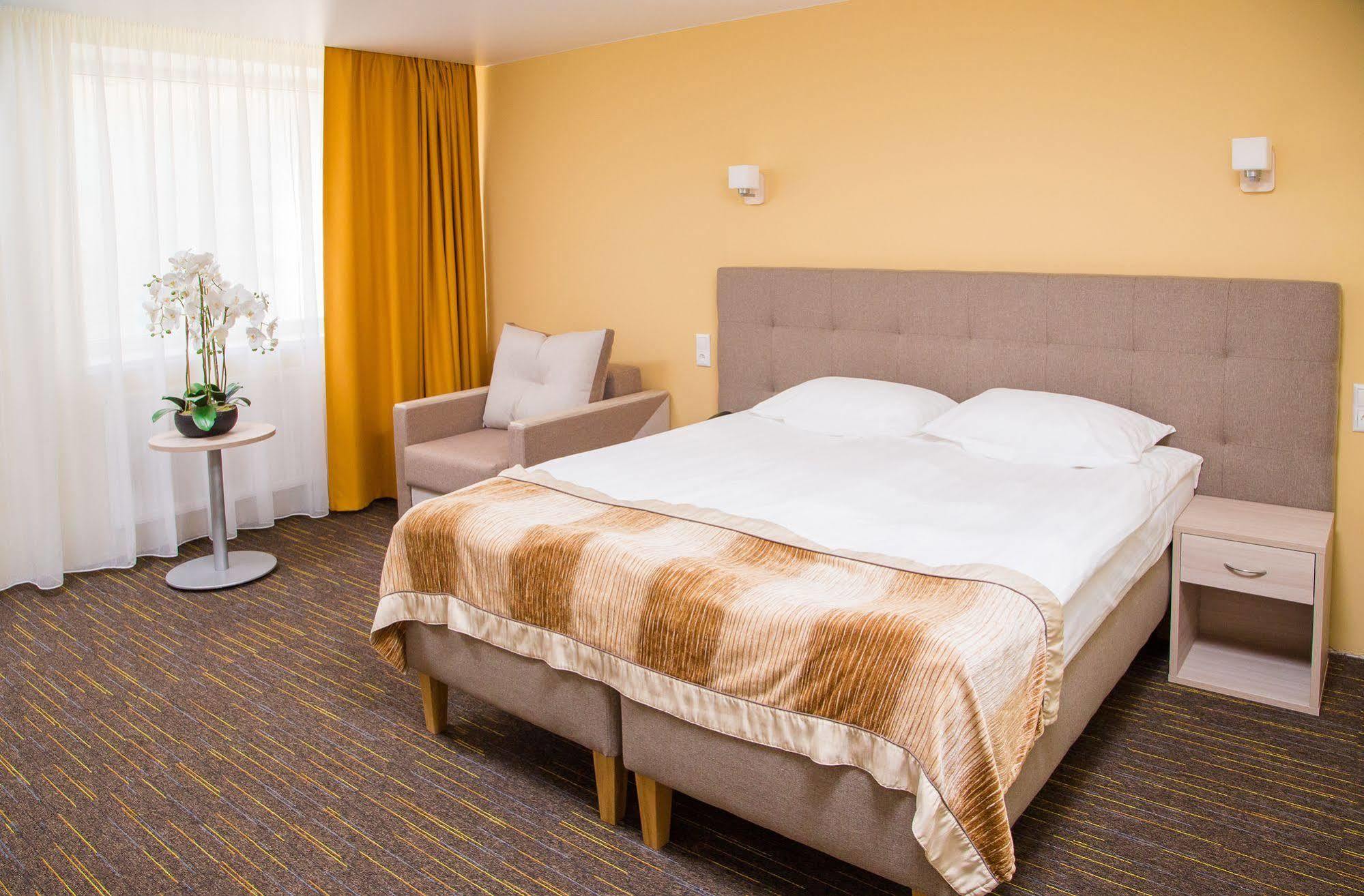 Liivarand Hotel Нарва-Йиесуу Екстер'єр фото