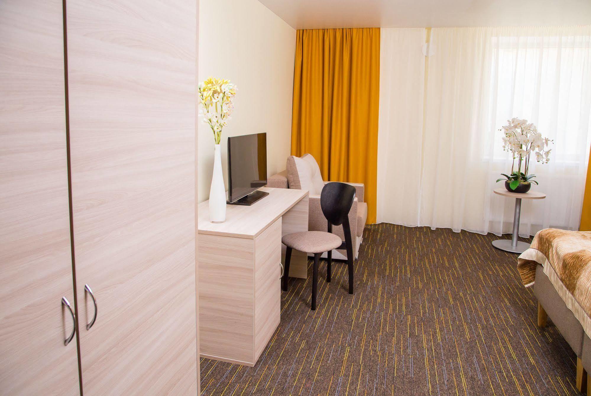 Liivarand Hotel Нарва-Йиесуу Екстер'єр фото